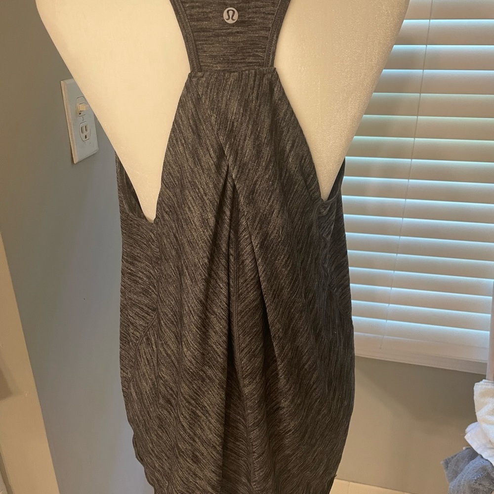 Women’s gray Lululemon tank sz 8